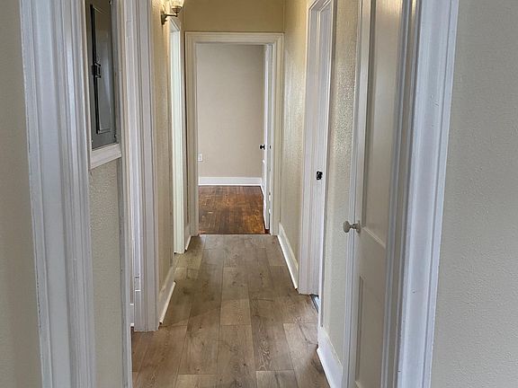 4th image of 217 W Southcross Blvd