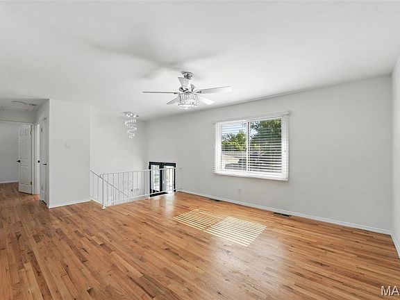 3rd image of 1367 Glenrock Dr
