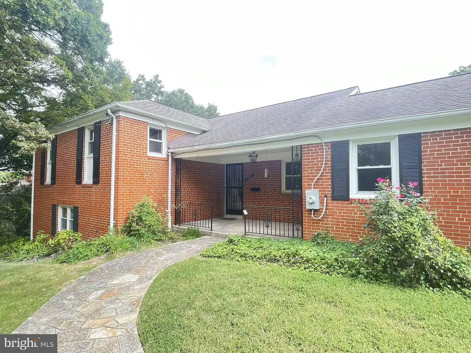 5 bed, 3.0 bath, 2253 sqft, $3,400 — Photo 1