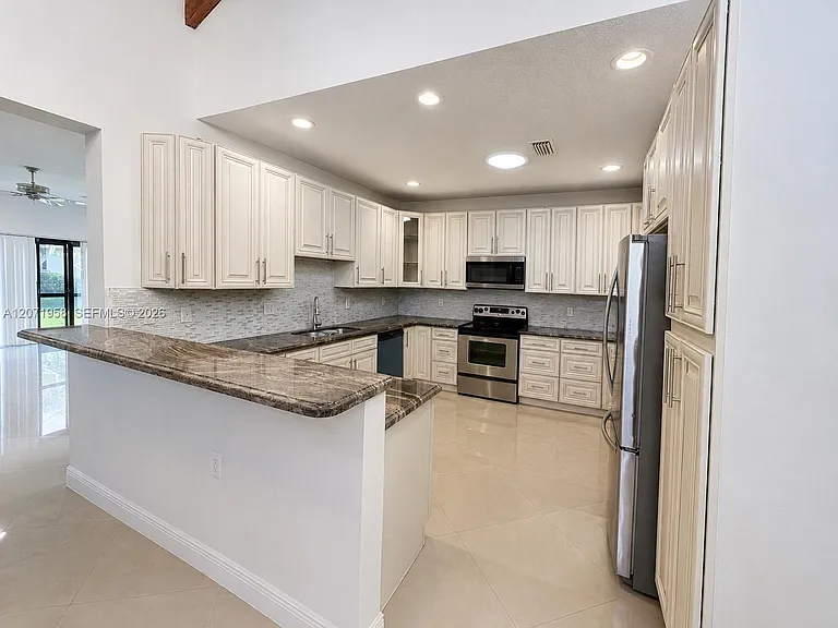 8142 Silver Palm Ct #17 — Photo 13