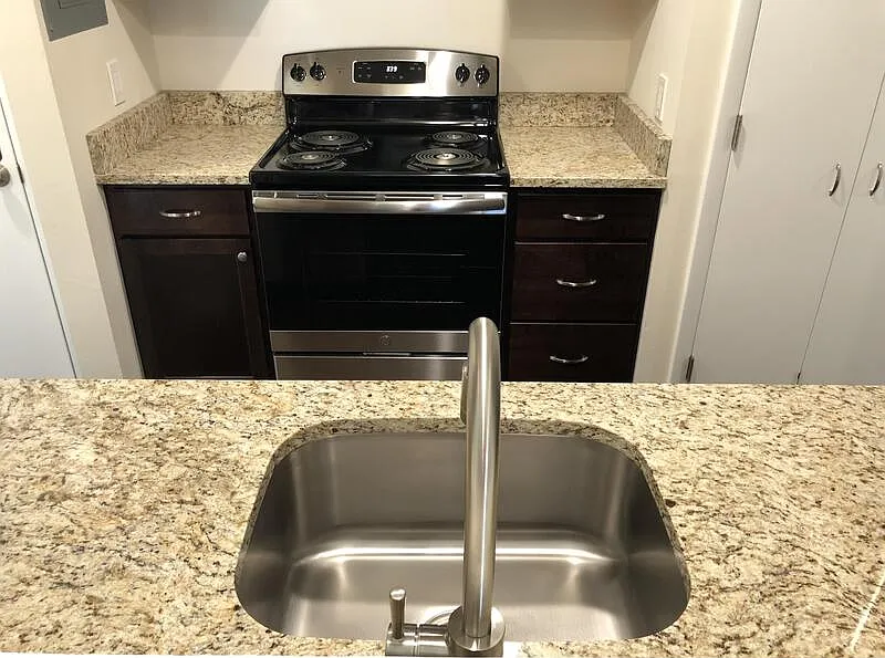 2 bed, 1.0 bath, 800 sqft, $1,295 — Photo 4