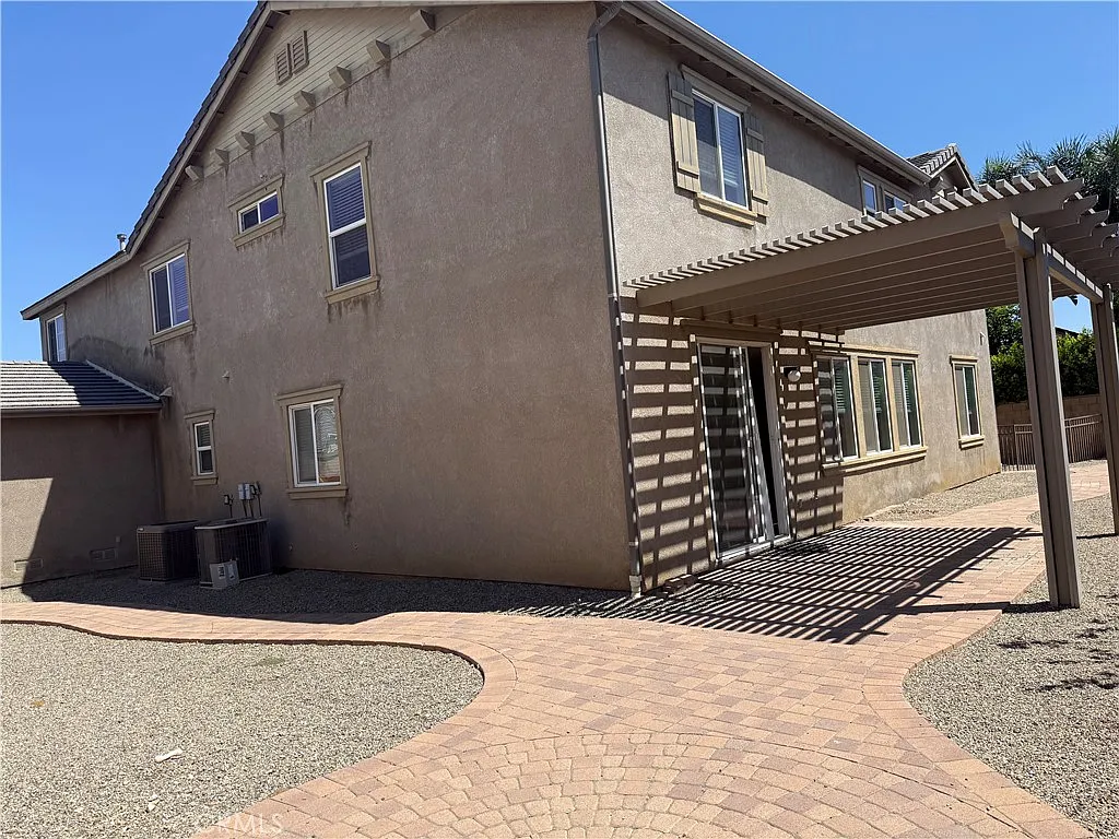 4 bed, 3186 sqft, $4,200 — Photo 3