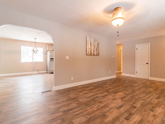 3rd image of 13722 Cobblestone Ln NW
