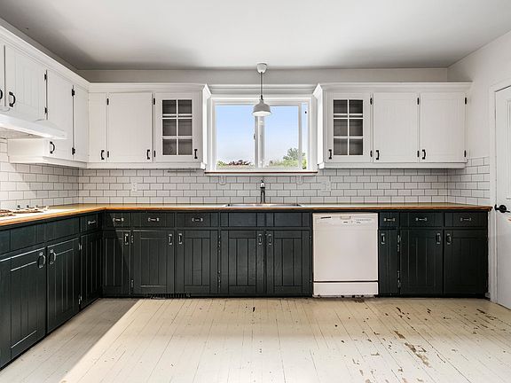 3rd image of 45748 Lewis Ave