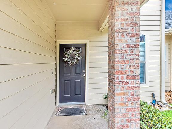 3rd image of 906 Fish Creek Dr
