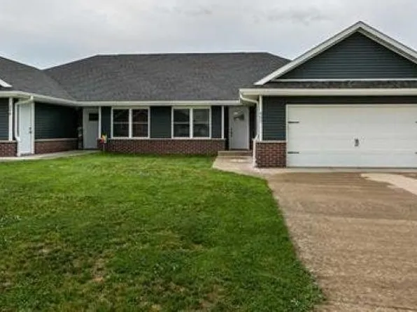 402 Angela Jean Cir, Peosta, IA 52068