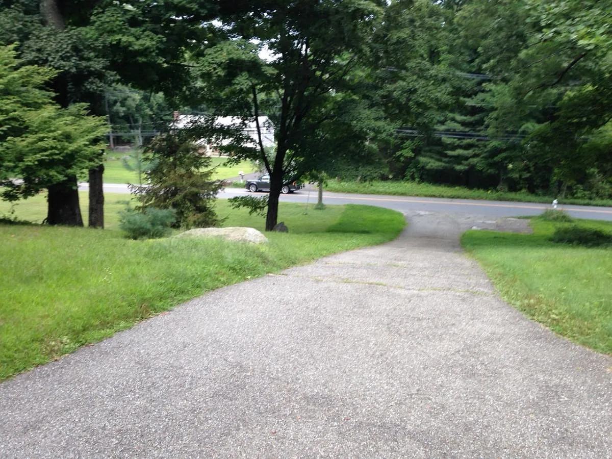 4 bed, 2240 sqft, $4,250 — Photo 3