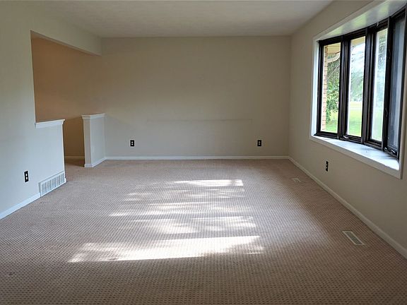 3rd image of 3502 Fawnridge Dr