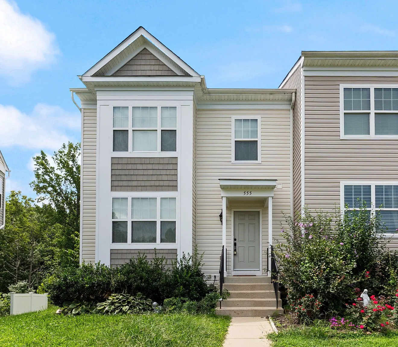 3 bed, 3.5 bath, 2507 sqft, $2,800 — Photo 1