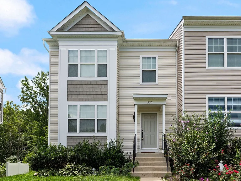 555 English Oak Ln — Photo 1