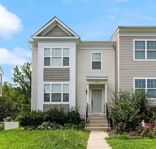 555 English Oak Ln Photo 1
