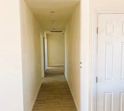 4th image of 8669 S Loop Blvd