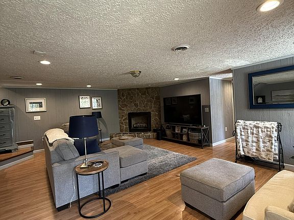5th image of 616 Dry Hill Rd