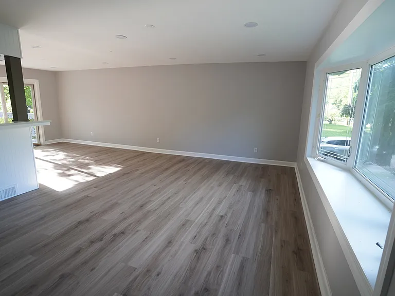 1501 N Freund Ave — Photo 5