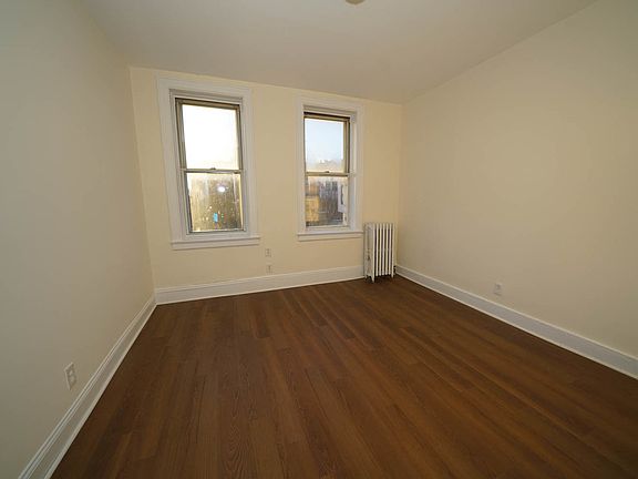 4th image of 20-12 29th St #2