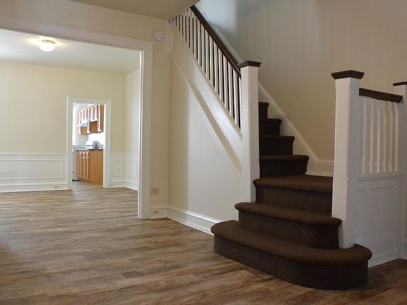 3rd image of 5634 Warrington Ave