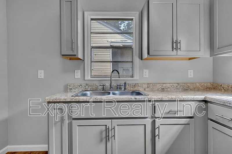 3 bed, 1.0 bath, 1178 sqft, $1,150 — Photo 4