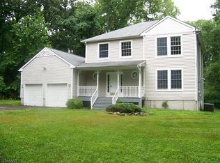 13 Victoria Crossing Rd, Columbia, NJ 07832