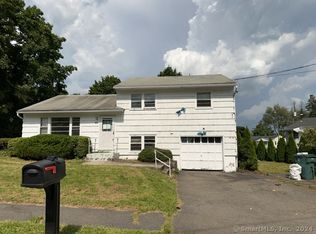 15 Smith Dr, Hamden, CT 06517