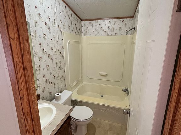 5th image of 110 Leblanc St