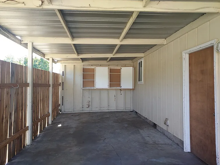 2145 Primrose St — Photo 10