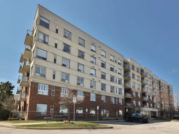 5070 Fairview St #102, Burlington, ON L7L 0B8