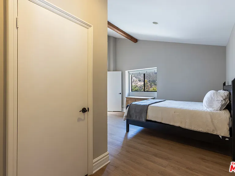 1541 Palisades Dr — Photo 36