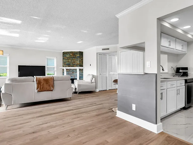 10192 Seminole Island Dr — Photo 7
