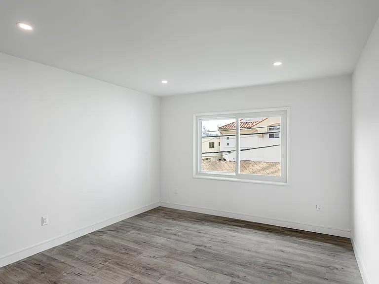 1112 11th St #8 — Photo 15