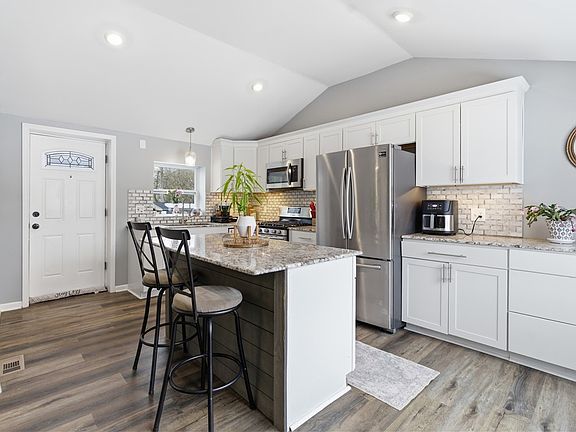 3rd image of 1647 Salt Rd