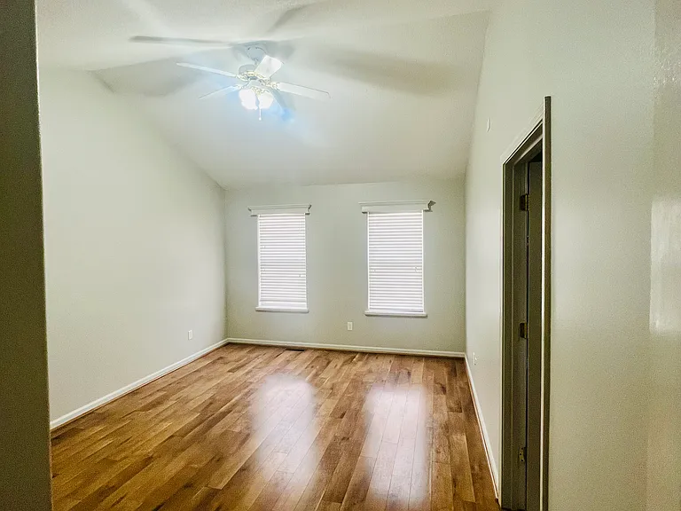 119 Camelot Ln — Photo 3