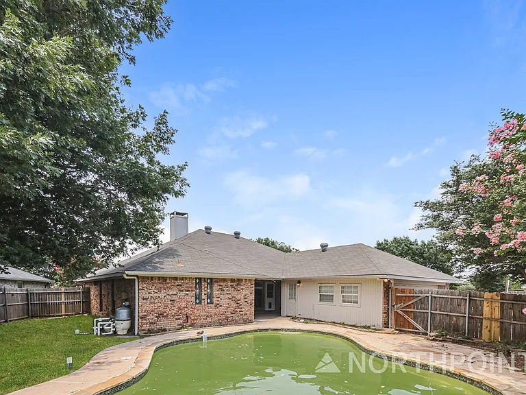 401 Kathy Ln — Photo 15
