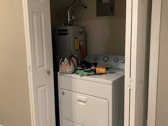 4th image of 1806 Douglas Dr