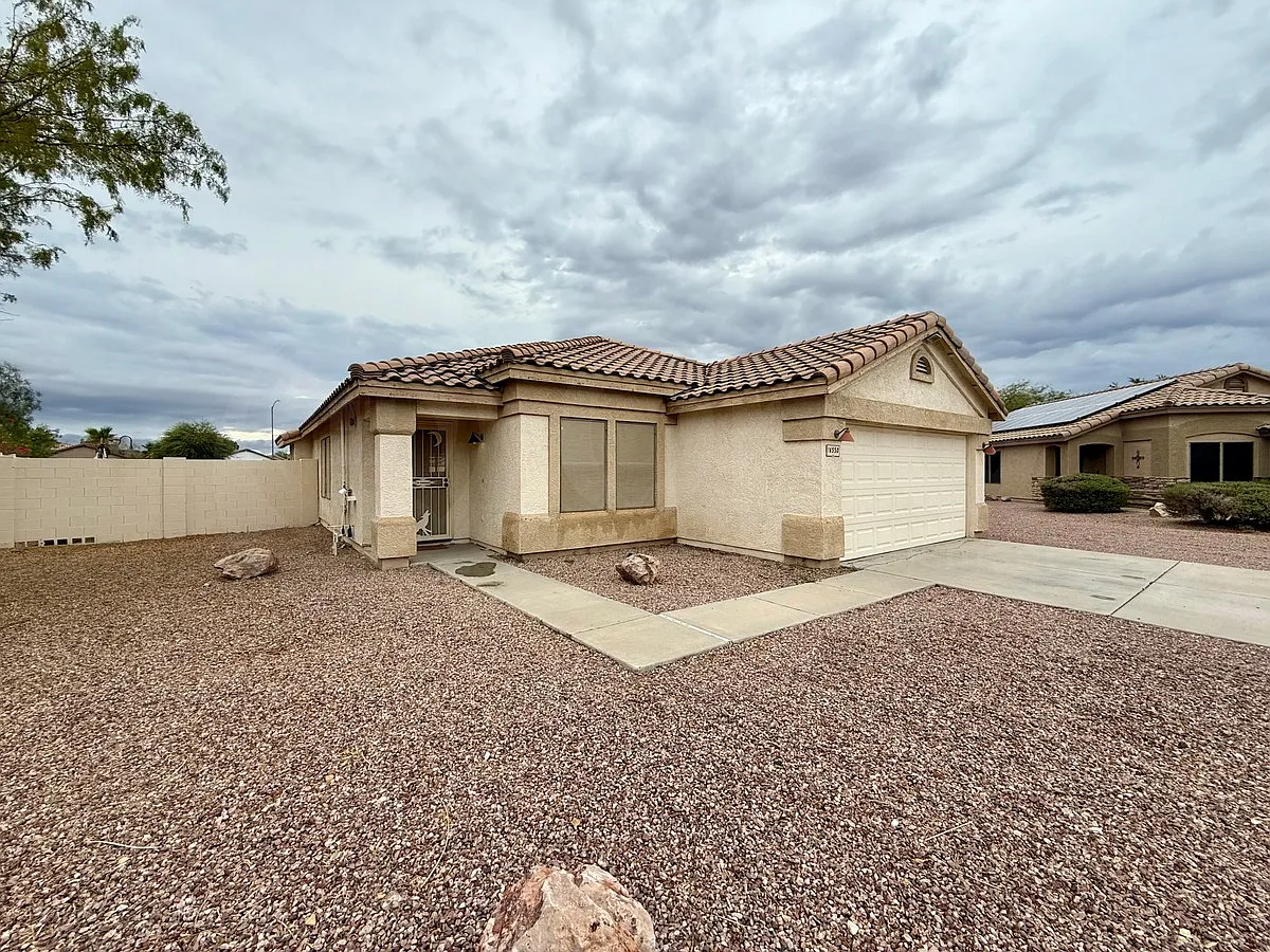 3 bed, 2.0 bath, 1397 sqft, $2,195 — Photo 2