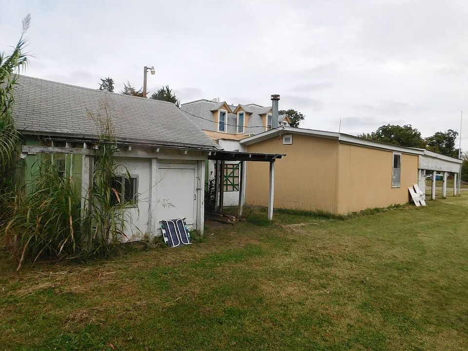 2nd image of 223 N Pine St