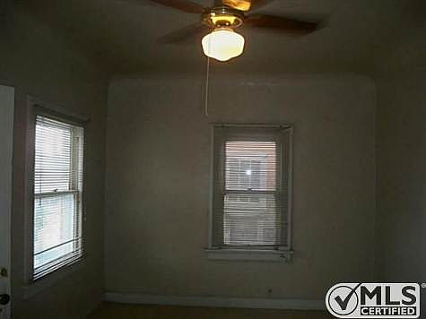4th image of 3220 E Missouri Ave