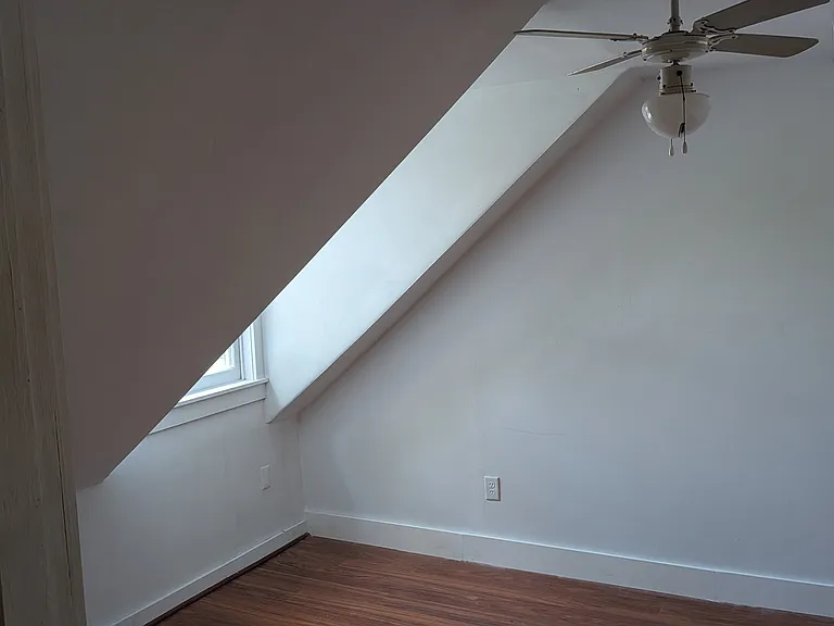 83 Frost Pl #2 — Photo 2