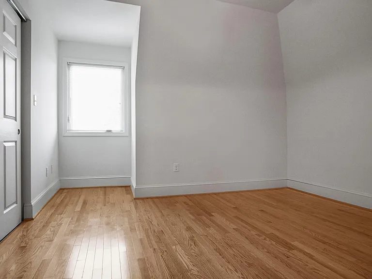 400 Denniston St #31 — Photo 3
