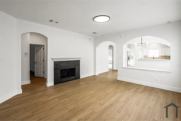 4 bed, 1579 sqft, $2,400 — Photo 1