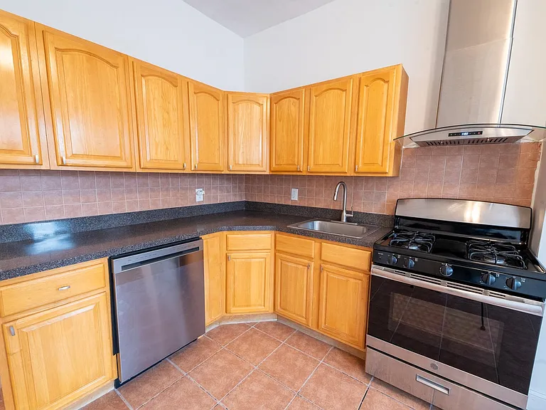 128 Oak St — Photo 10