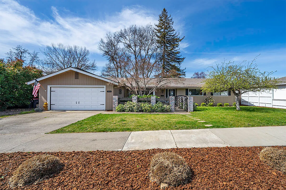 326 Tan Oak Dr photo 1