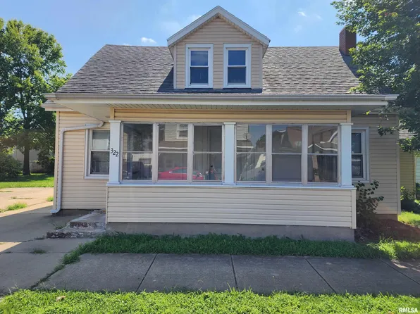322 Caroline St, Pekin, IL 61554