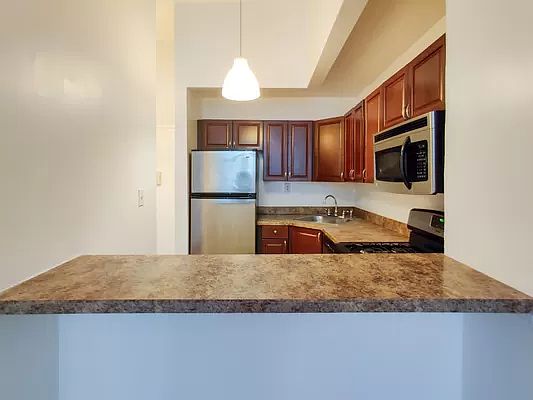 3rd image of 101 W 81st St APT 219