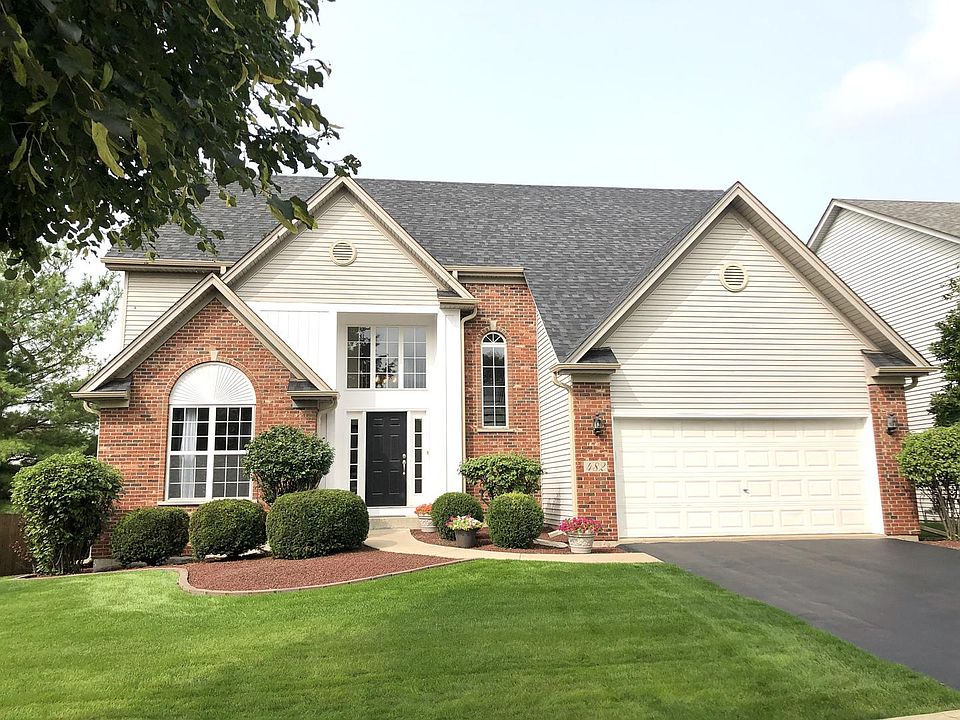 1st image of 482 Parkwood Cir