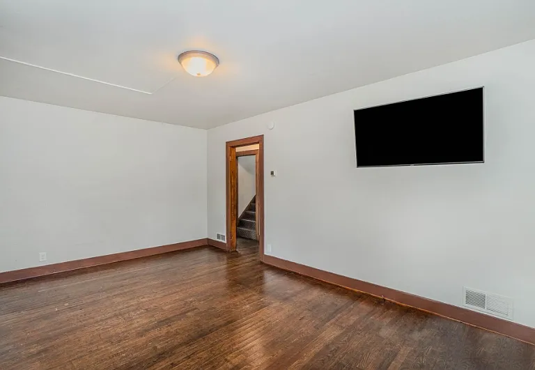 806 S Douglas St — Photo 7