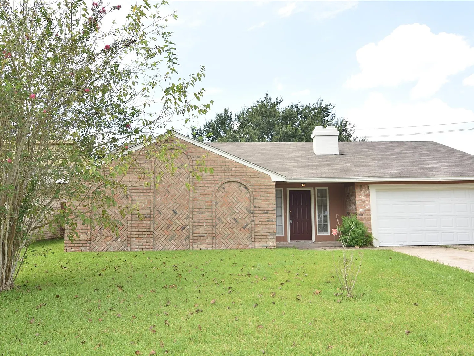 3 bed, 2.0 bath, 1638 sqft, $1,700 — Photo 2
