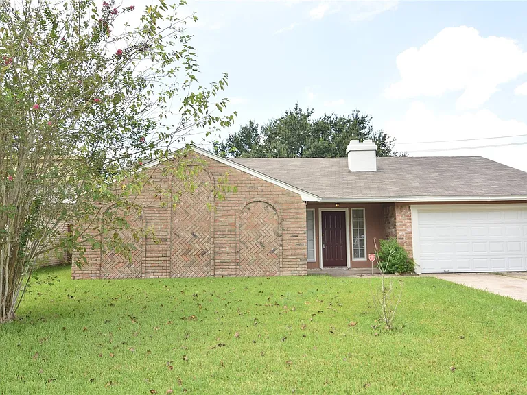1374 Gentle Bend Dr — Photo 2