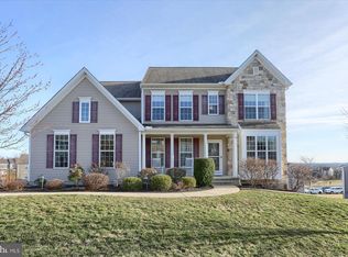 7424 View Crest Dr, Harrisburg, PA 17112