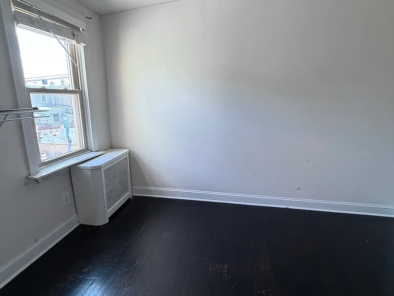 2977 Mercer St — Photo 8