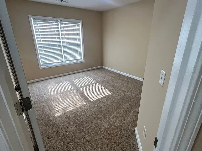 824 Georgian Point Dr — Photo 13